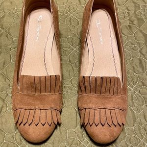 By CL Laundry size 8